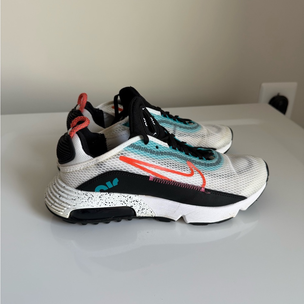 Nike White and Black Sneakers Modern Athletic Design